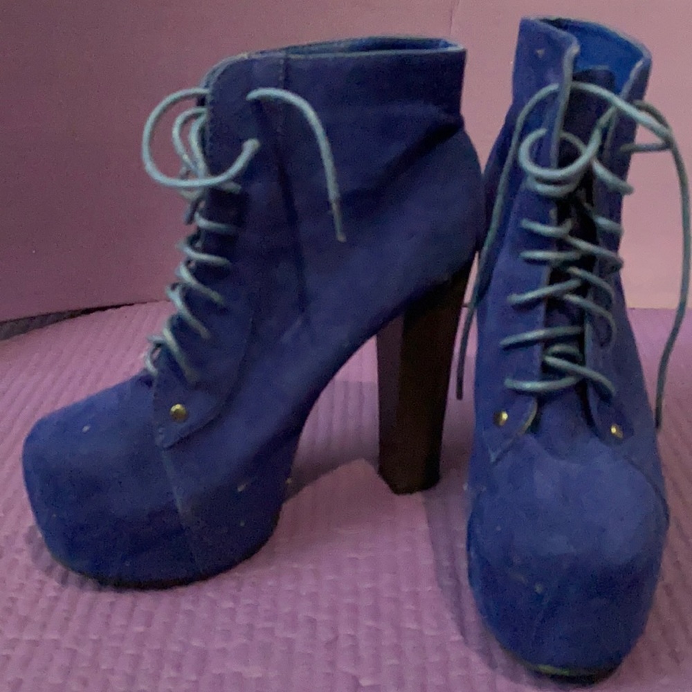 Heels - Picture 2 of 6